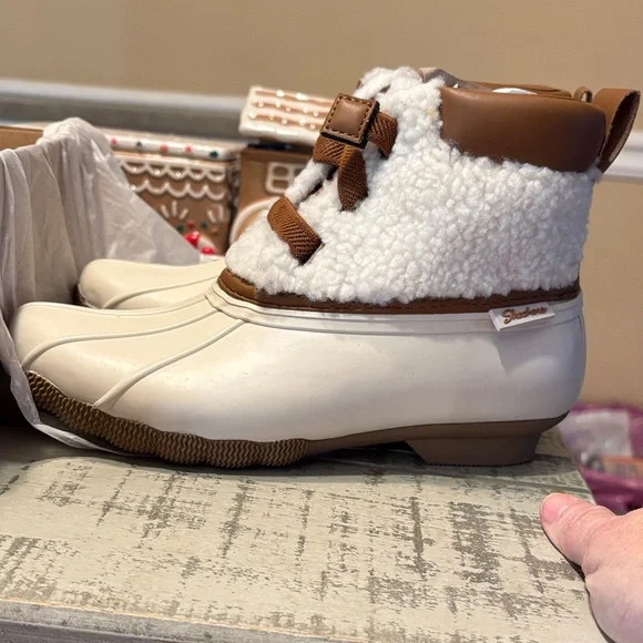 Skechers Womens Tan and Cream Boots - Picture 5 of 5